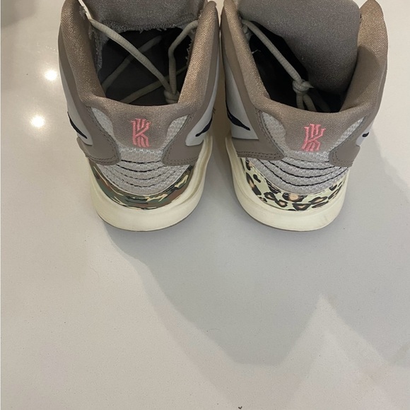 Kyrie infinity size 7 cheetah and camo color way - Picture 5 of 5